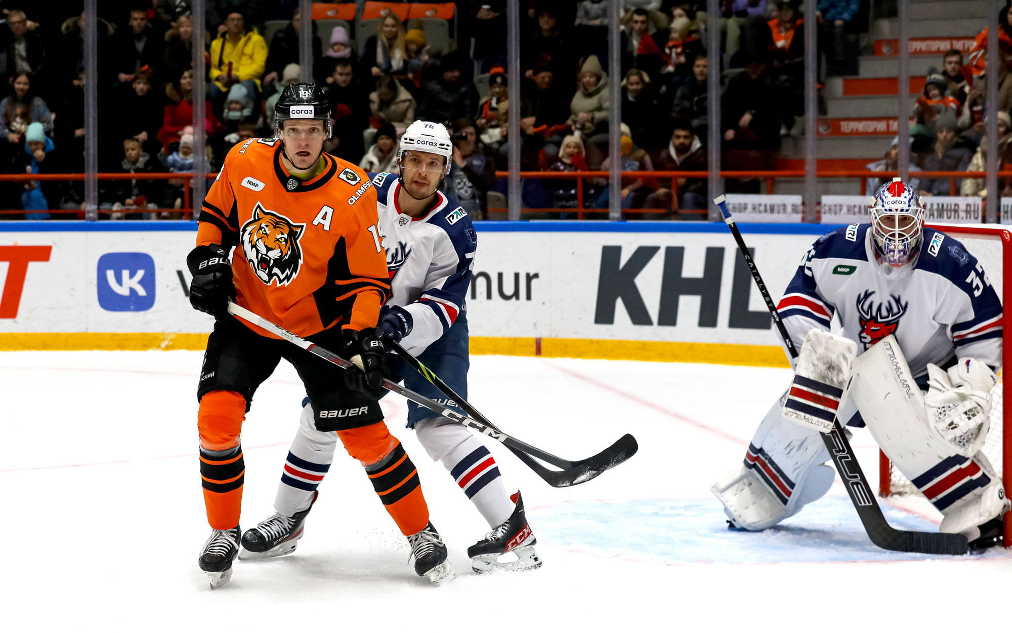 Амур хабаровск хоккей. Хоккей амур сегодня счет кхл. Барыс 2002 год амур. Хк барыс амур. Хоккей барыс амур.