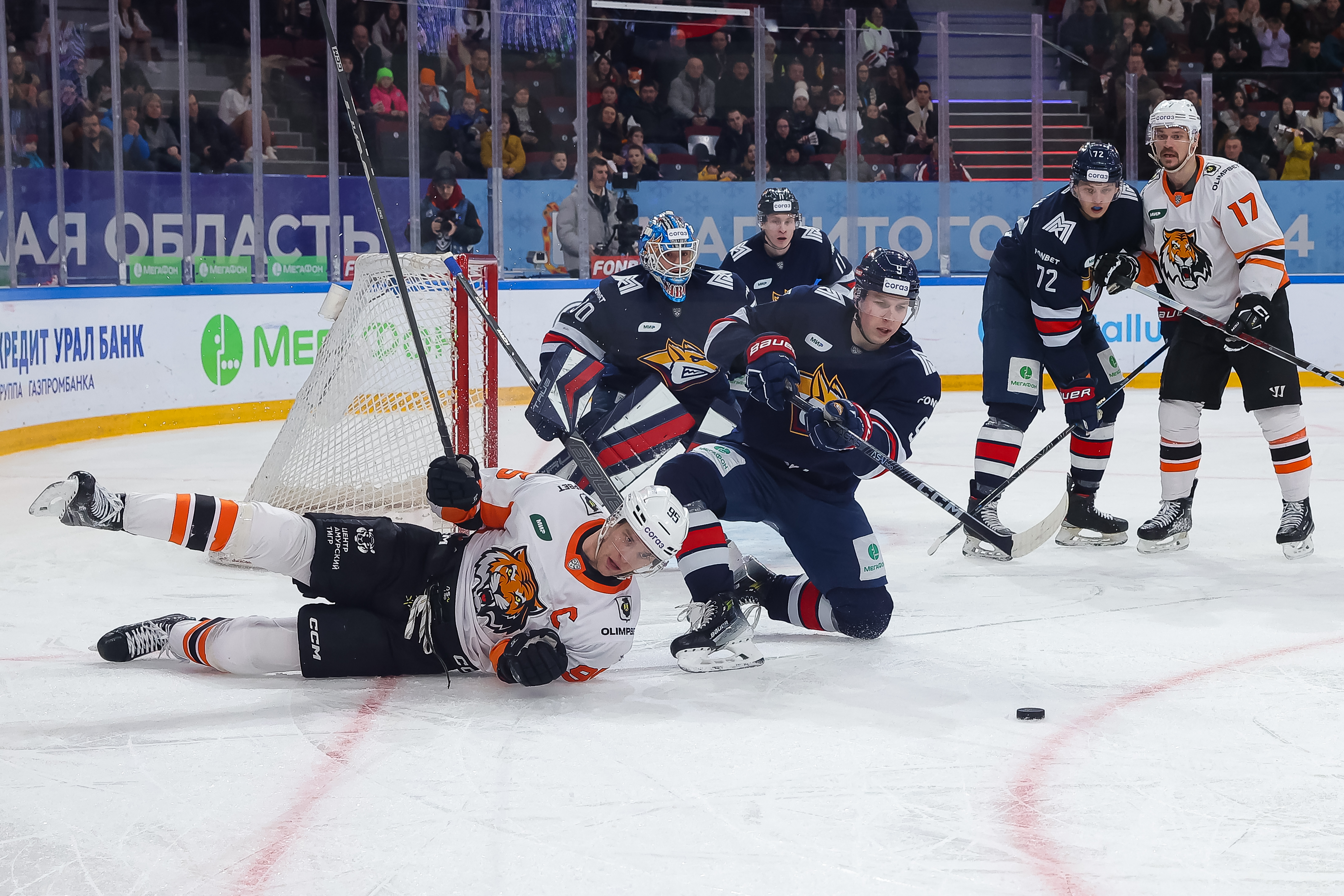 Как закончился матч металлург амур. Хк амур металлург. Хк амур металлург. Как закончился матч металлург амур. Металлург амур хоккей.