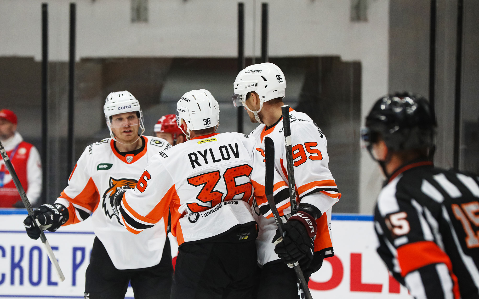 Девушки динамо москва кхл фото. Рейнджерс нхл. Хоккей 19. Кхл авангард металлург. Кубок первого канала 2017.